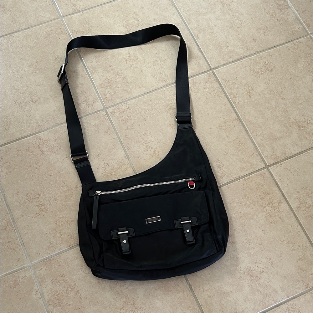 Tumi Sumatra Voyager Black Crossbody Sling Shoulder Travel Bag